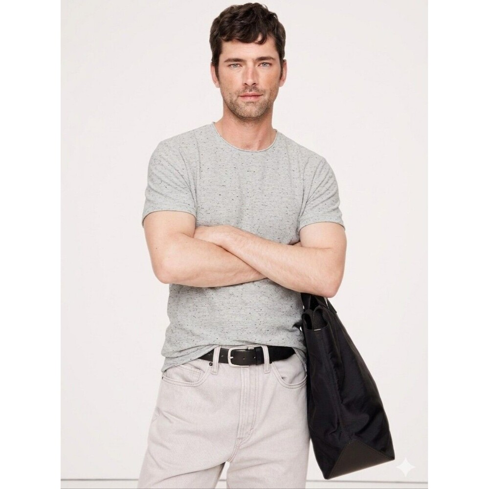 Banana Republic Speckled Light Gray Crewneck Short Sleeve Tee